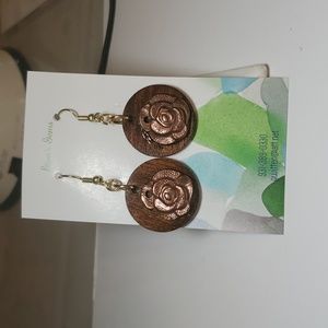 Handcrafted jewlery rose necklace pendant wood,bronze